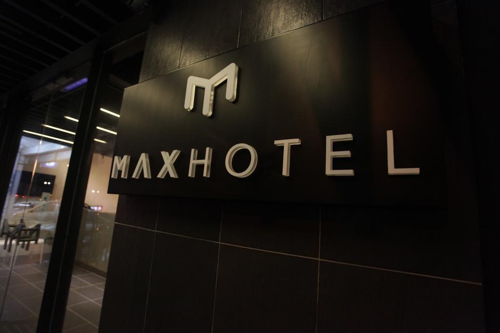 Max Hotel Subang Jaya Exterior photo