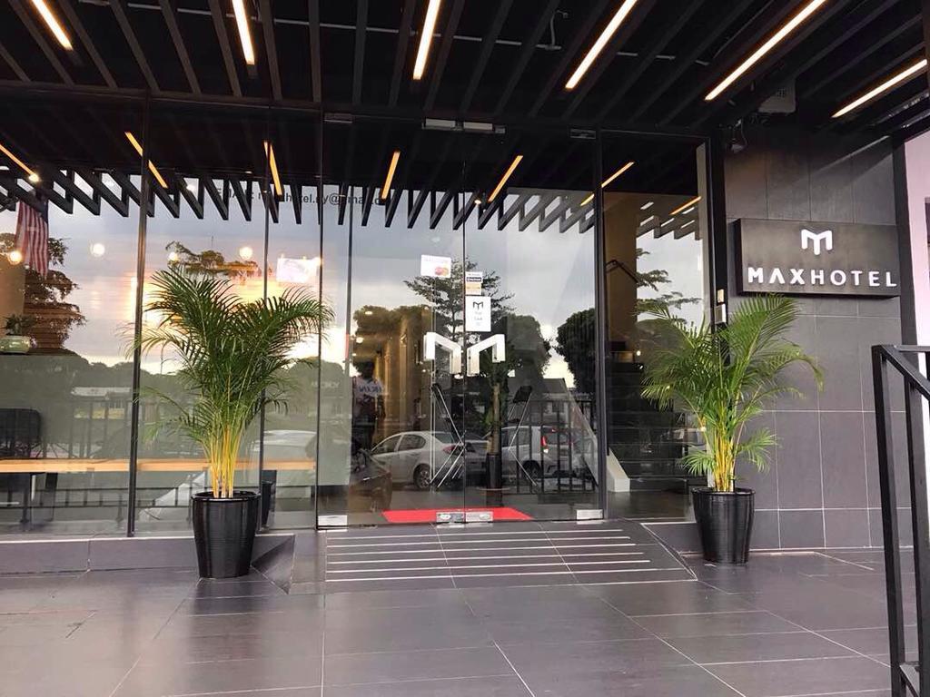 Max Hotel Subang Jaya Exterior photo