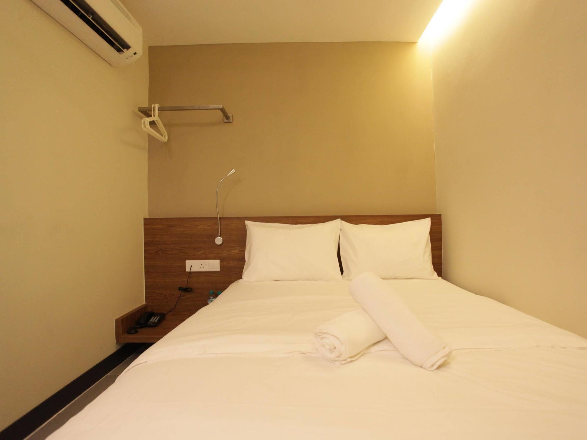 Max Hotel Subang Jaya Exterior photo